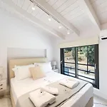 Nicole's Collection * Nydri (Lefkada)