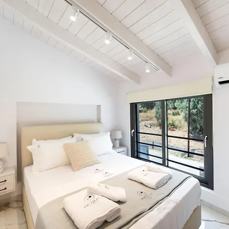 Nicole's Collection * Nydri (Lefkada)