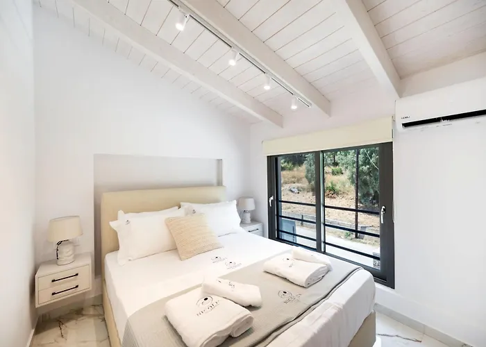 Nicole's Collection * Nydri (Lefkada)